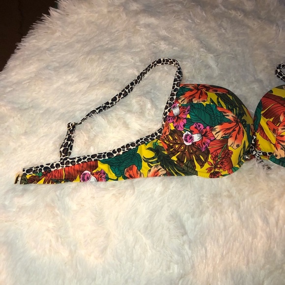 LASCANA Tropical Floral Bikini Top - Picture 4 of 16